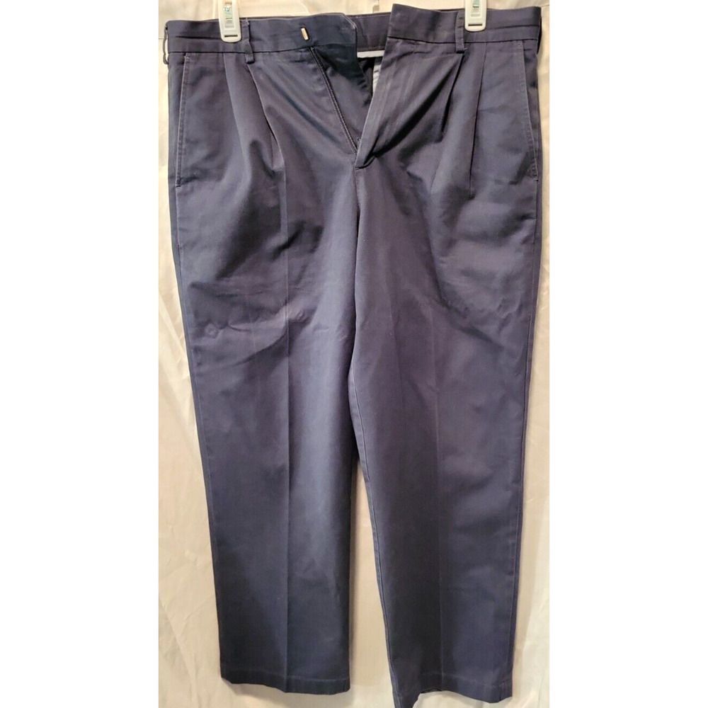 Duluth Trading Company Mens 36x30 Pleated Gray Slacks